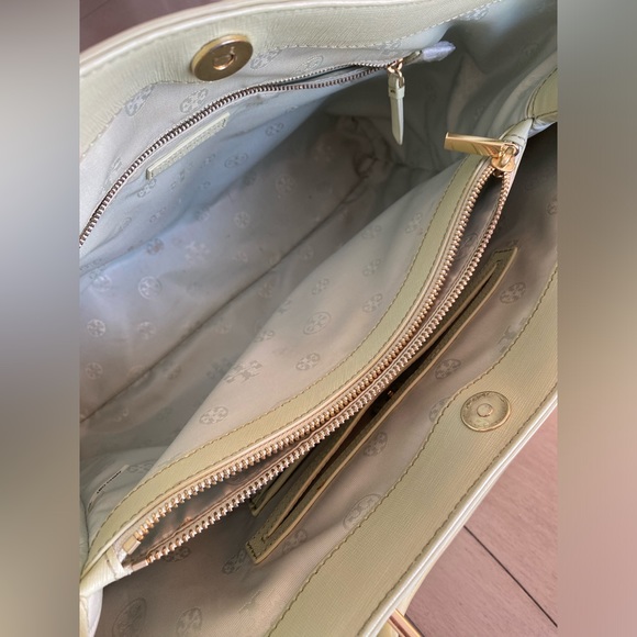 Tory Burch Tote - Robinson - Picture 8 of 11